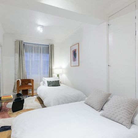 Perfectly Located 1 Bed Apartment Above Tube Station London Exterior foto