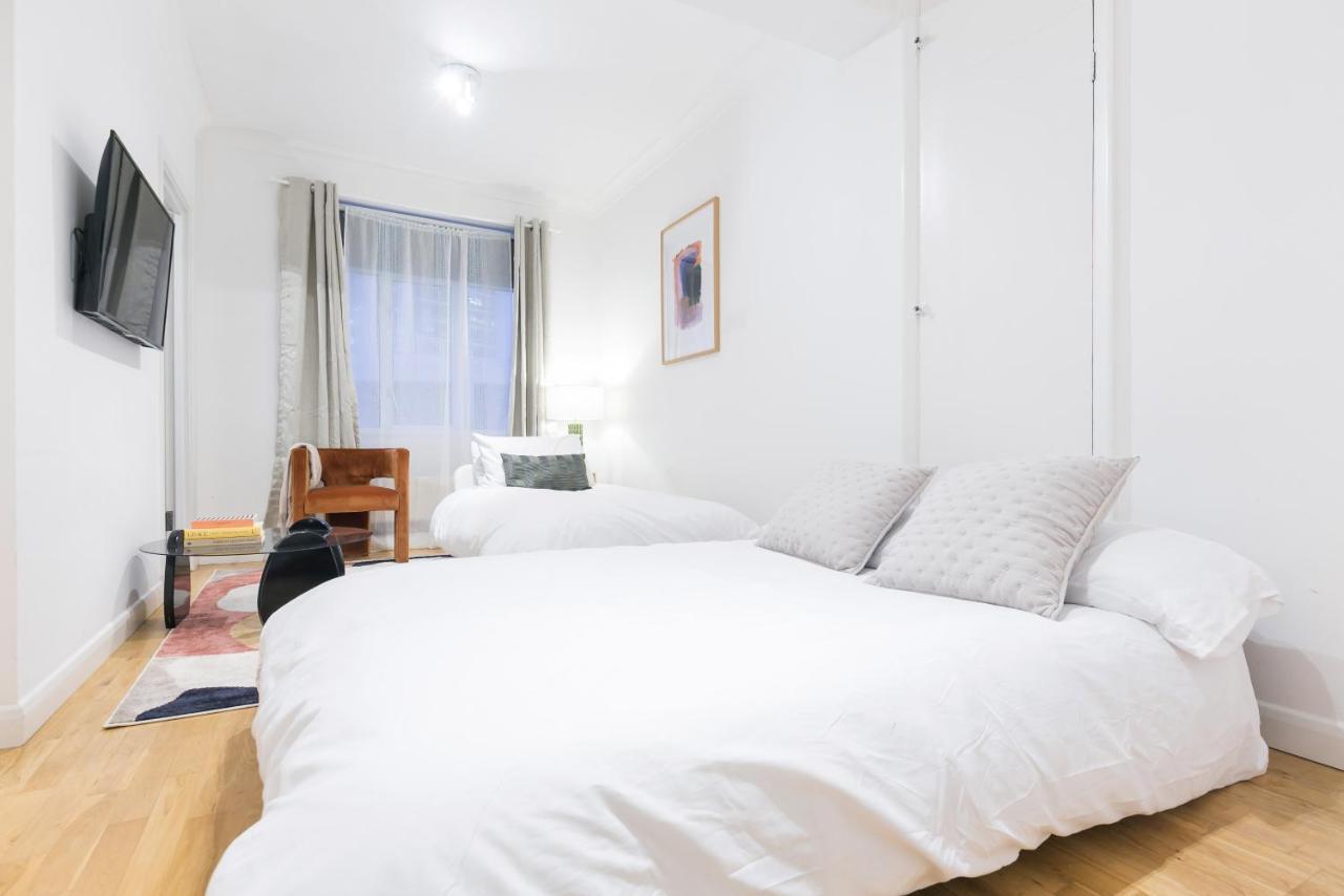 Perfectly Located 1 Bed Apartment Above Tube Station London Exterior foto
