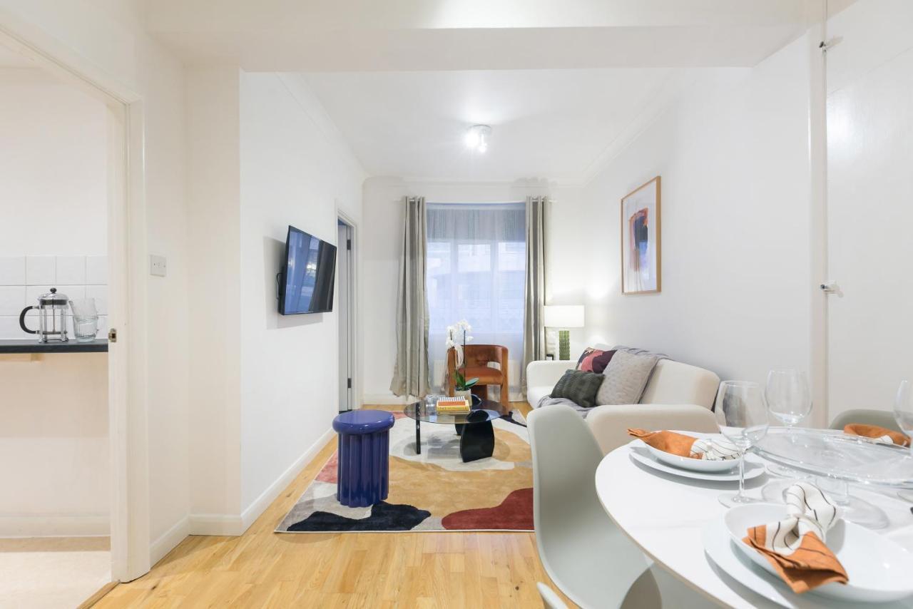Perfectly Located 1 Bed Apartment Above Tube Station London Exterior foto
