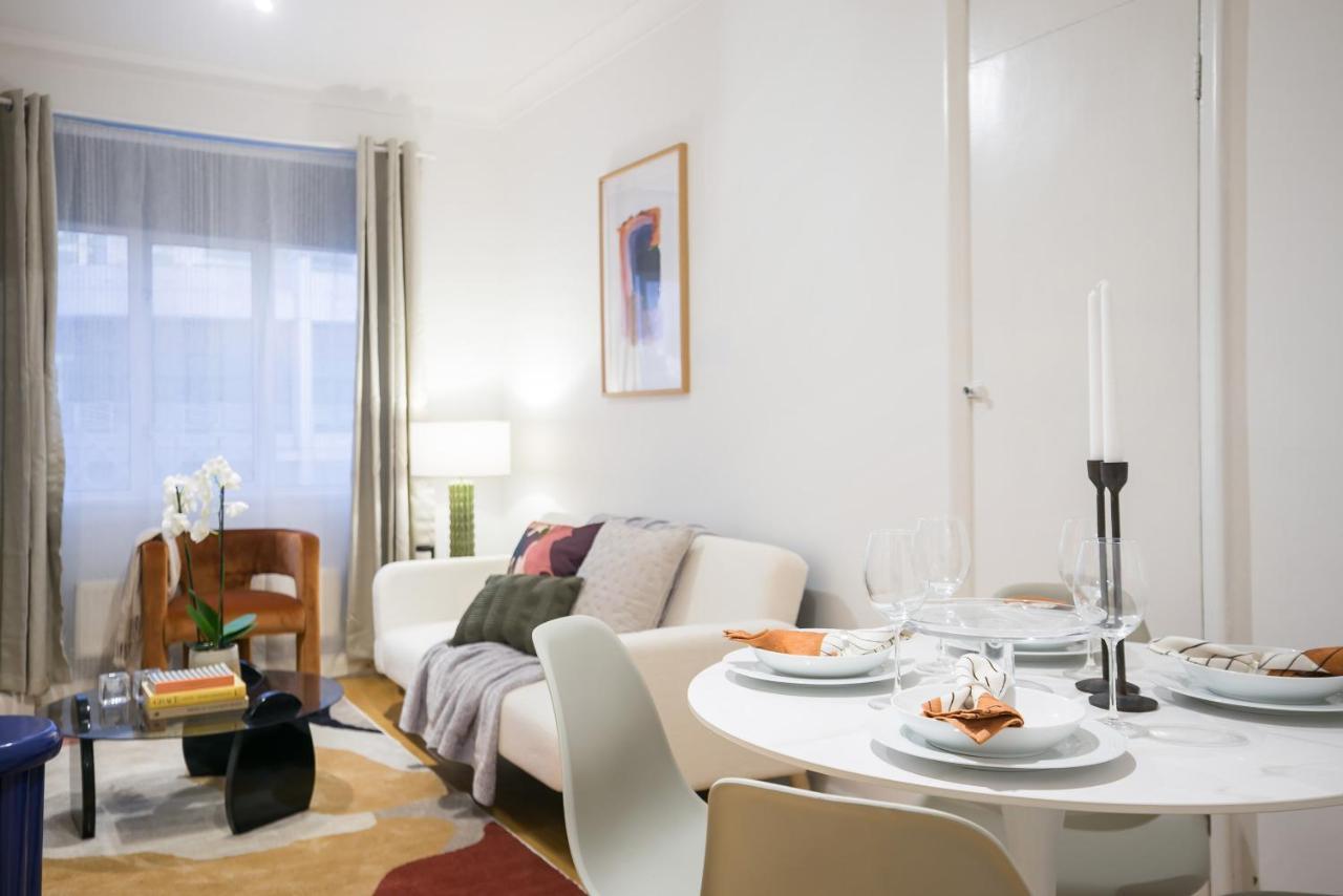 Perfectly Located 1 Bed Apartment Above Tube Station London Exterior foto