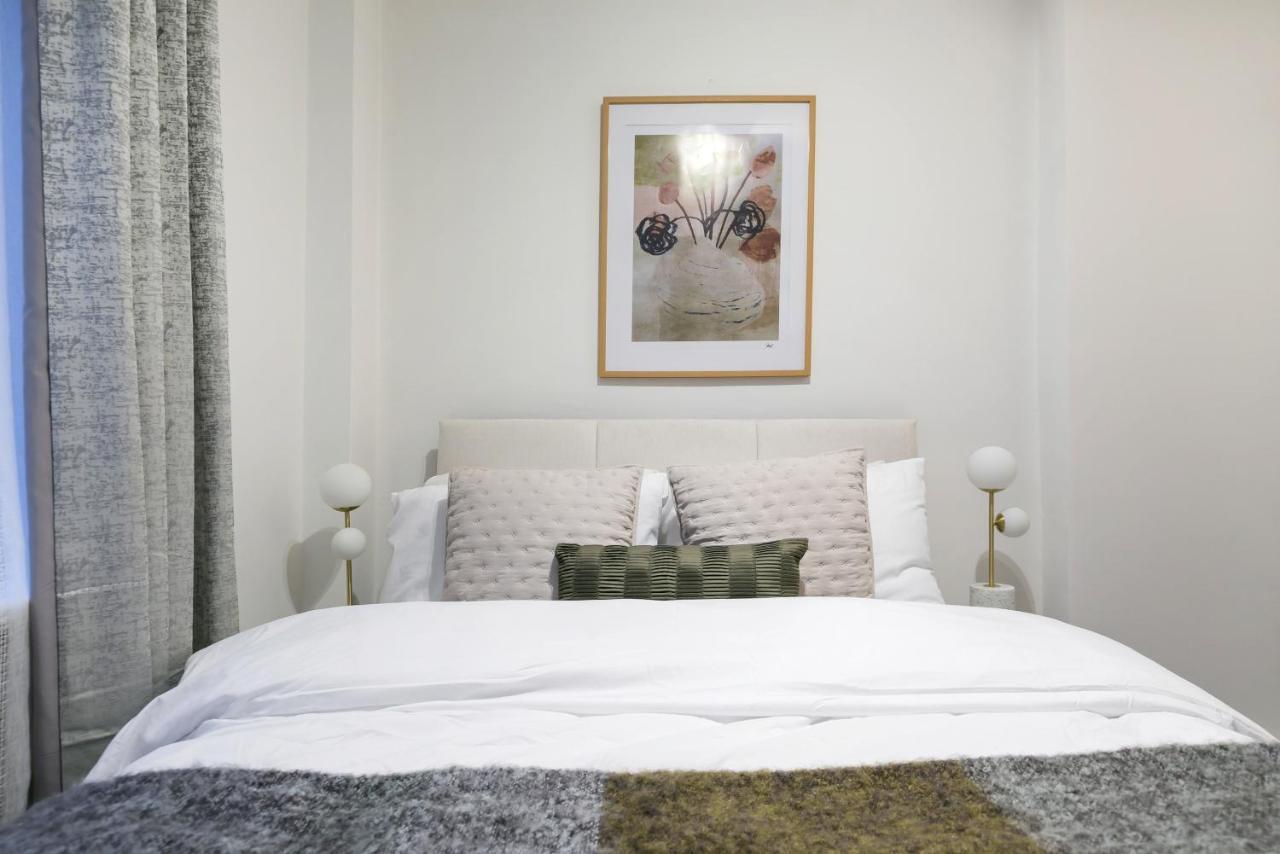 Perfectly Located 1 Bed Apartment Above Tube Station London Exterior foto