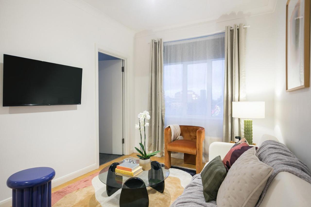 Perfectly Located 1 Bed Apartment Above Tube Station London Exterior foto