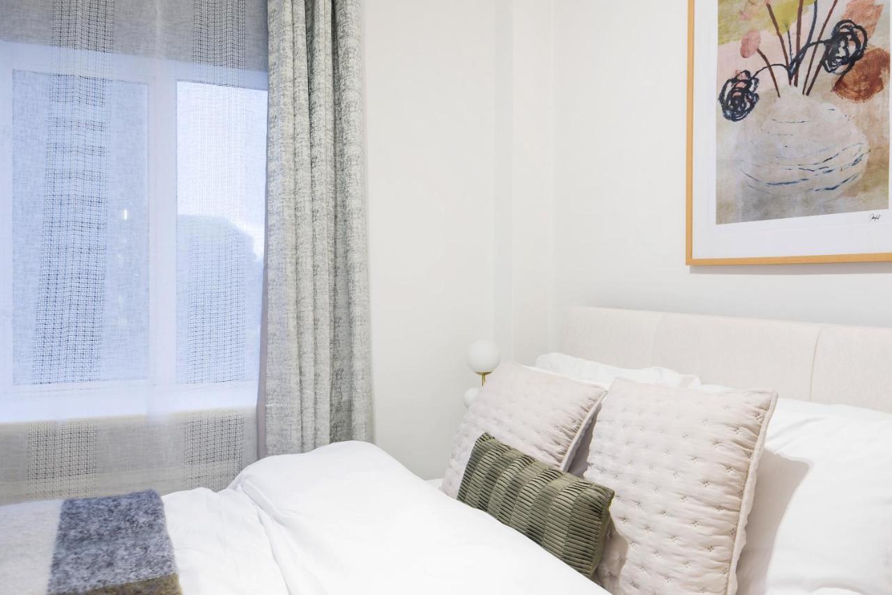 Perfectly Located 1 Bed Apartment Above Tube Station London Exterior foto